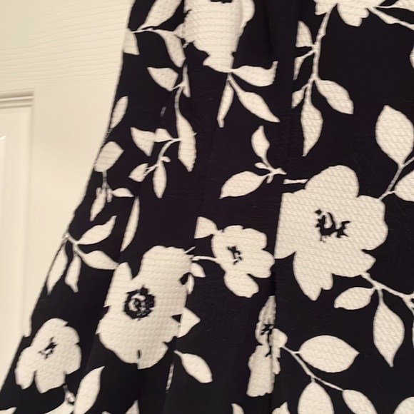 Black and white floral dress - Picture 5 of 7